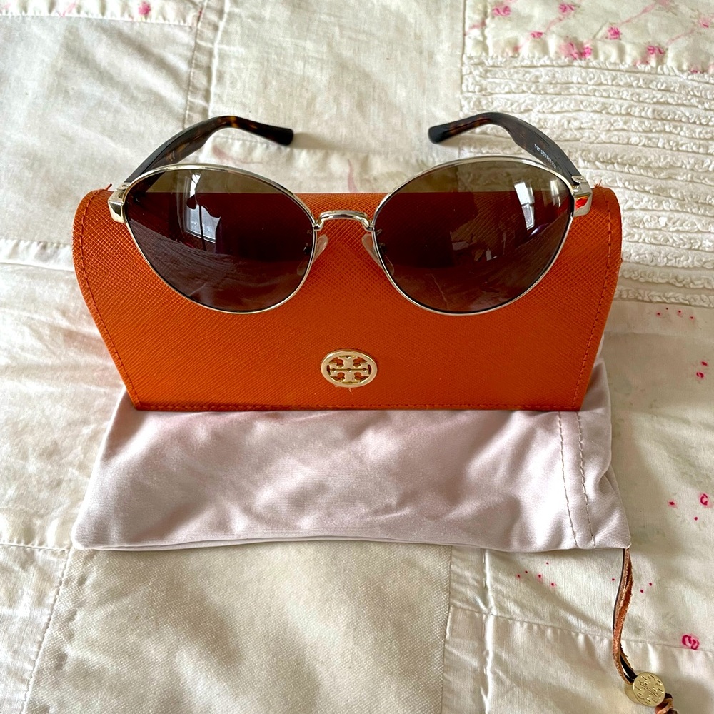 COPY - Tory Burch sunnies